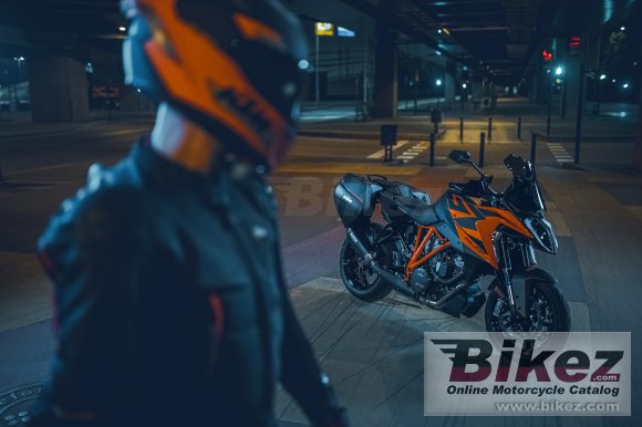 2022 KTM 1290 Super Duke GT