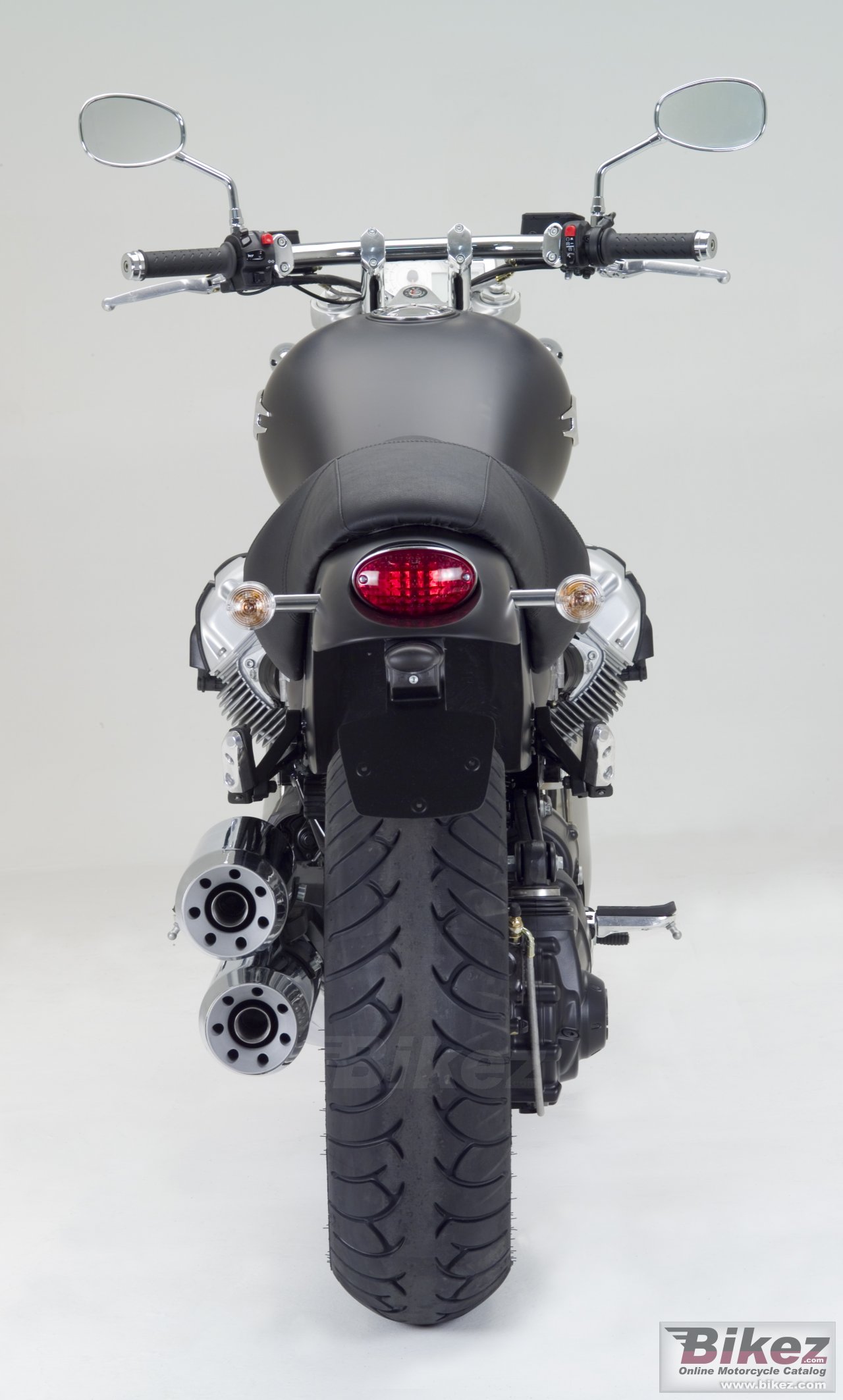 Moto Guzzi 940 Custom