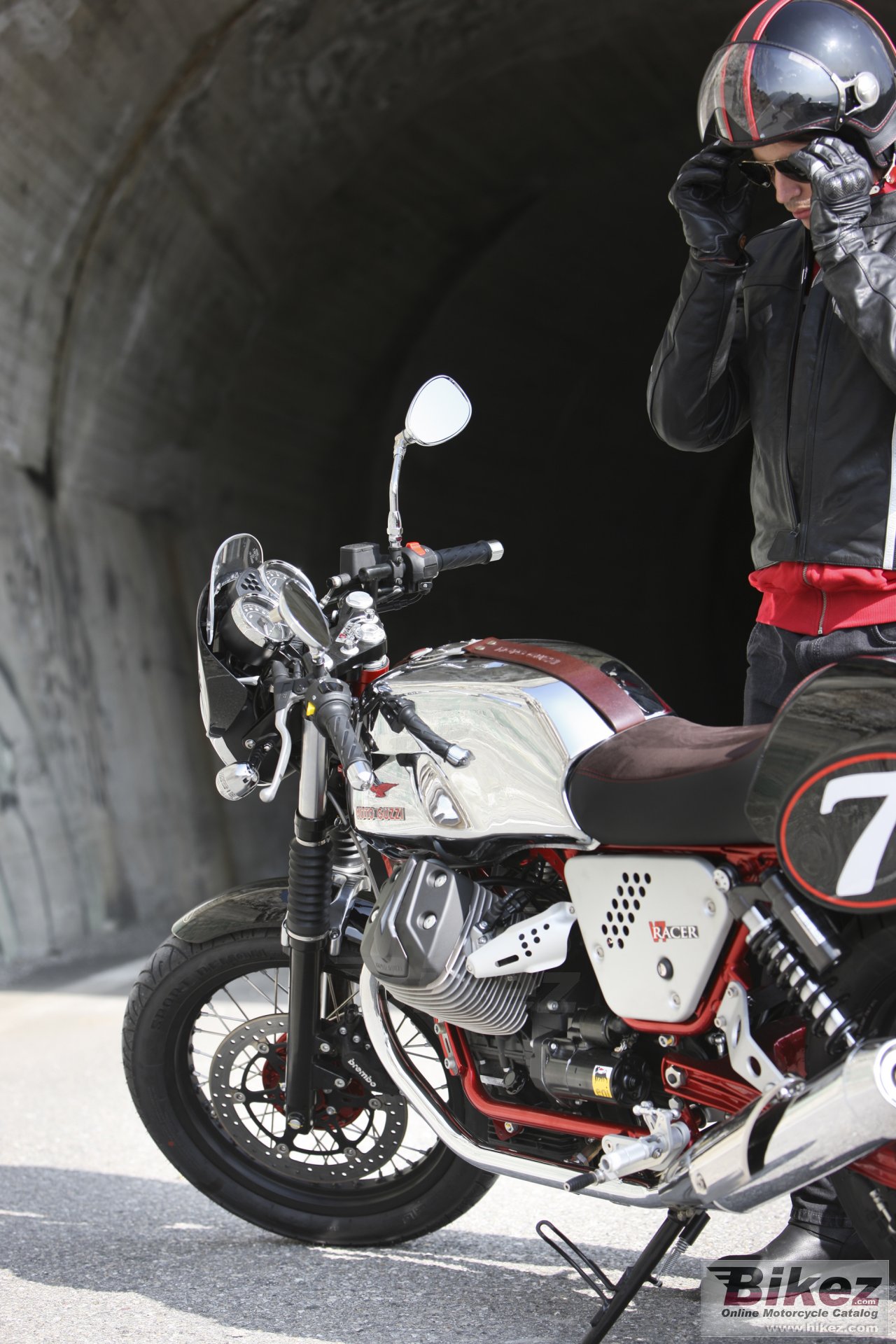 Moto Guzzi V7 Racer