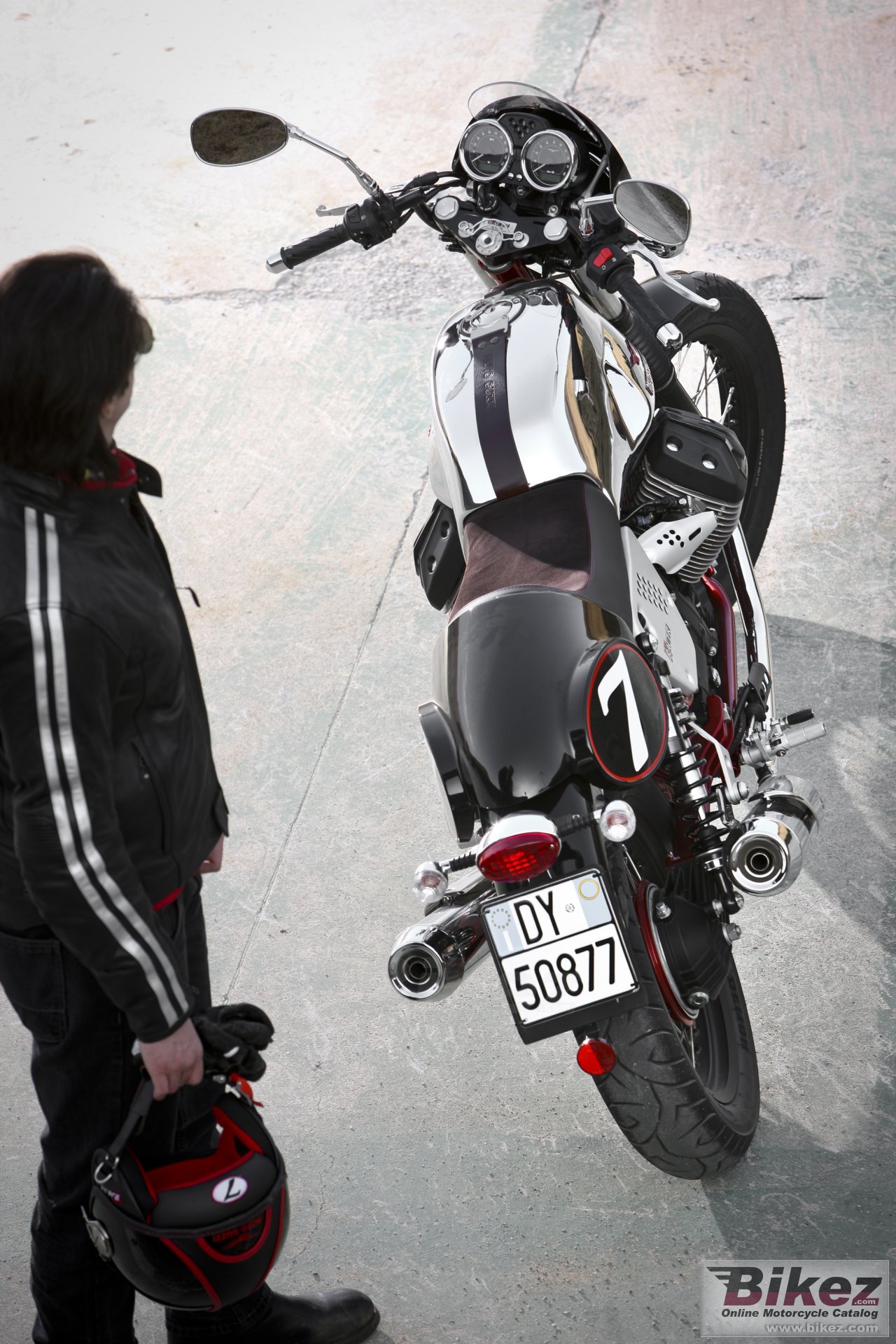 Moto Guzzi V7 Racer
