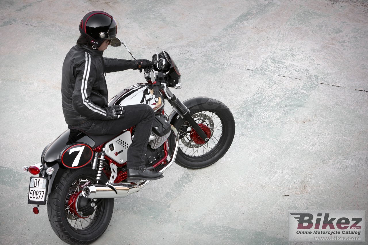 Moto Guzzi V7 Racer