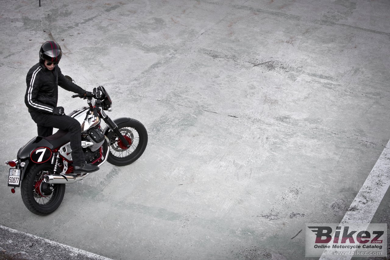 Moto Guzzi V7 Racer