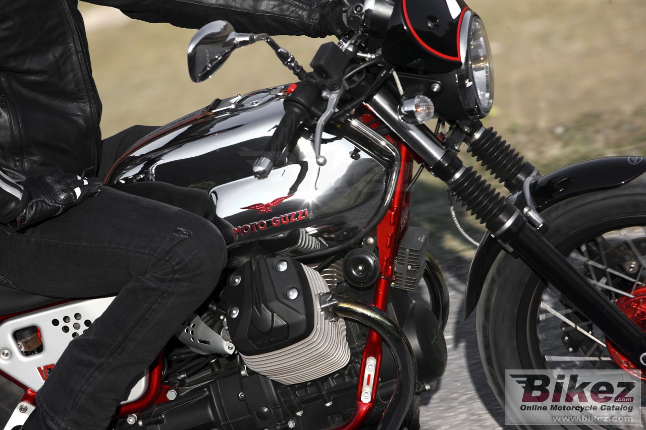 Moto Guzzi V7 Racer
