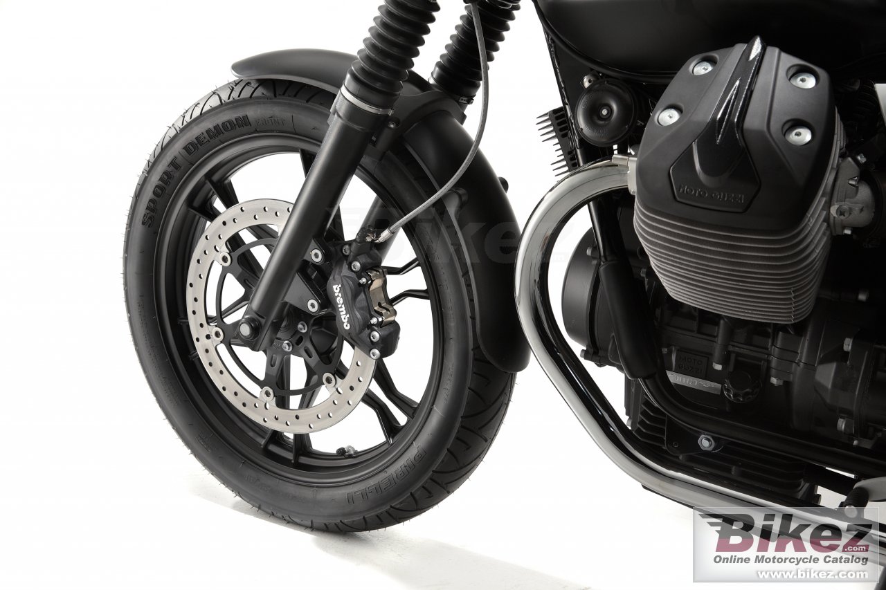 Moto Guzzi V7 Stone