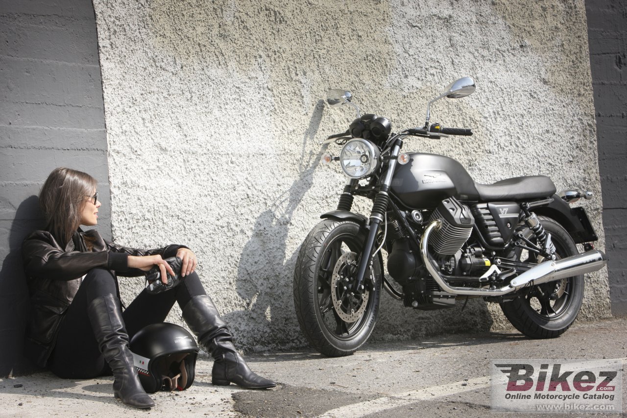 Moto Guzzi V7 Stone