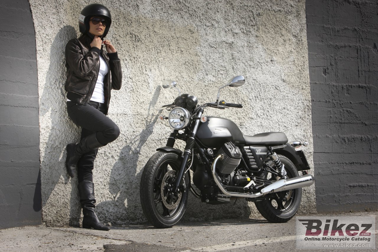 Moto Guzzi V7 Stone