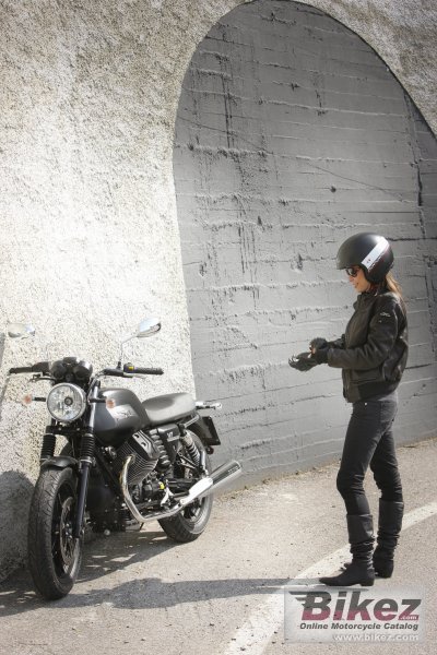 2013 Moto Guzzi V7 Stone