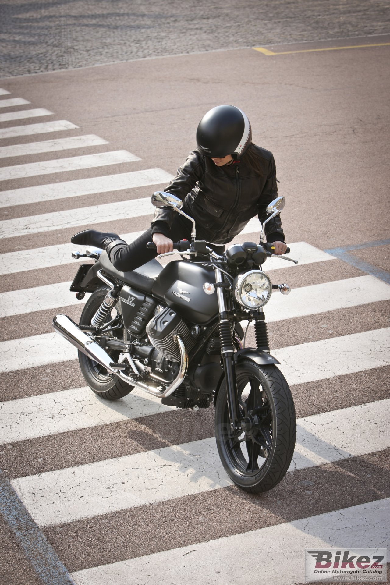 Moto Guzzi V7 Stone