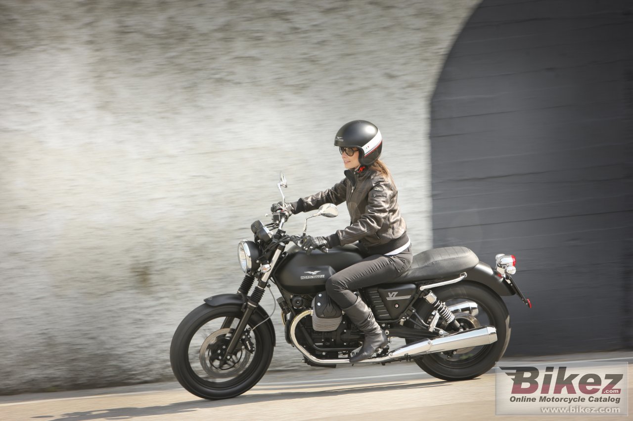 Moto Guzzi V7 Stone