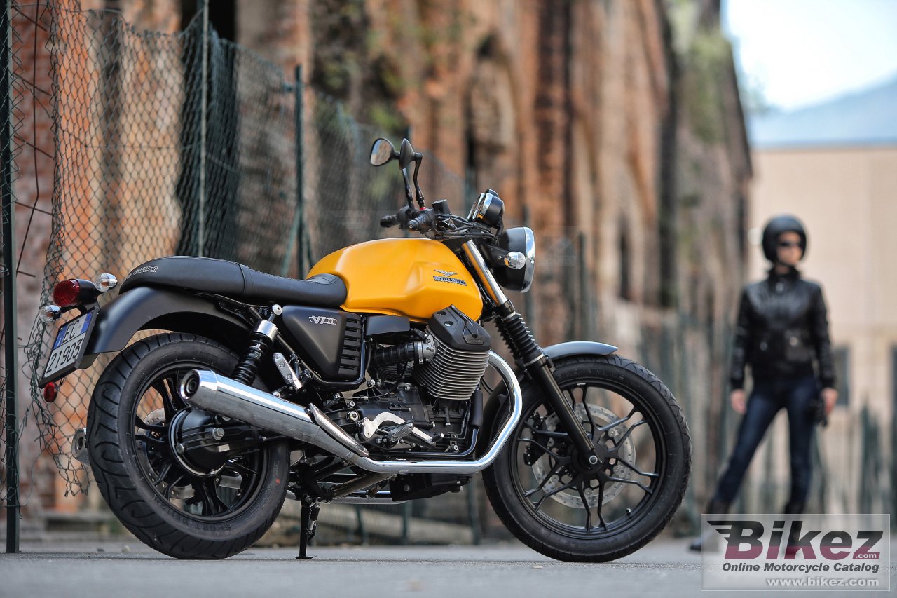 Moto Guzzi V7 II Stone