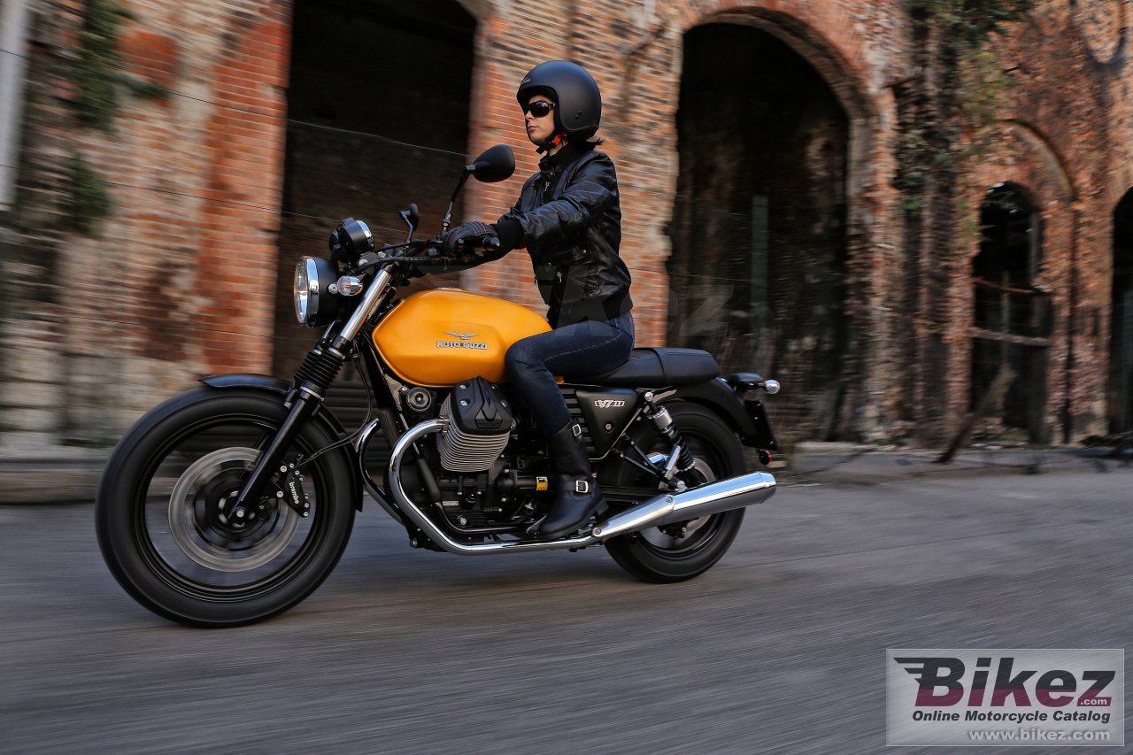 Moto Guzzi V7 II Stone