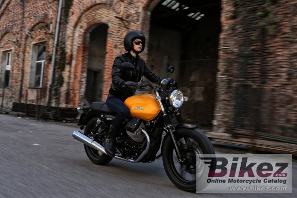 2015 Moto Guzzi V7 II Stone