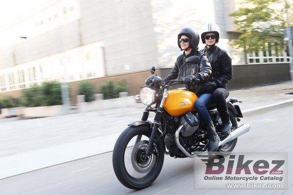 2015 Moto Guzzi V7 II Stone