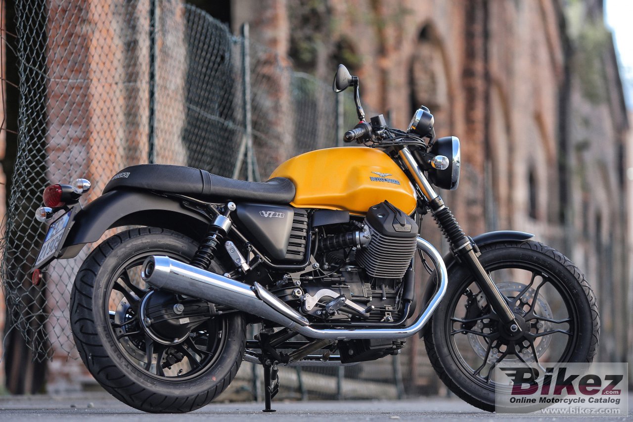 Moto Guzzi V7 II Stone