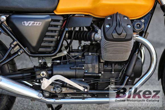 2015 Moto Guzzi V7 II Stone