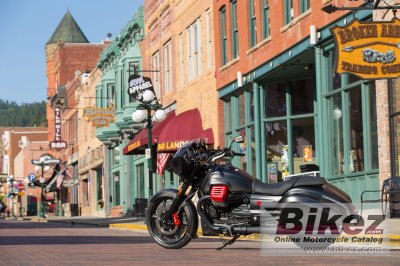 2018 Moto Guzzi MGX-21