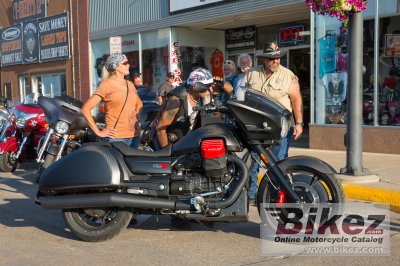 2018 Moto Guzzi MGX-21