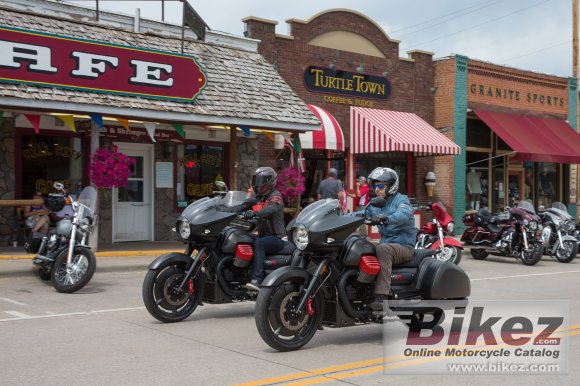 2018 Moto Guzzi MGX-21