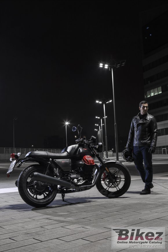 2020 Moto Guzzi V7 III Carbon