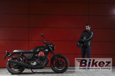 2020 Moto Guzzi V7 III Carbon
