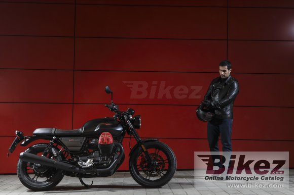 2020 Moto Guzzi V7 III Carbon