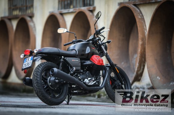 2020 Moto Guzzi V7 III Carbon