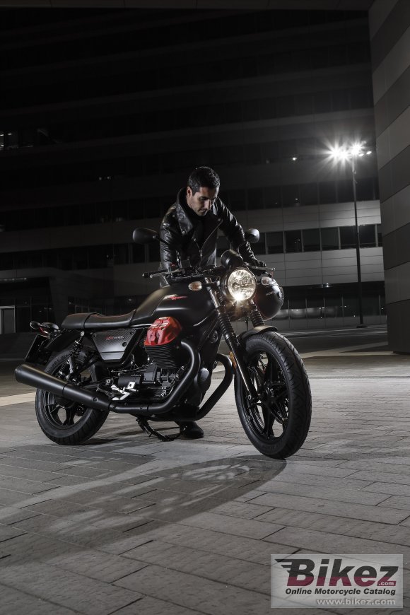 2020 Moto Guzzi V7 III Carbon