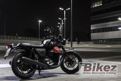2020 Moto Guzzi V7 III Carbon