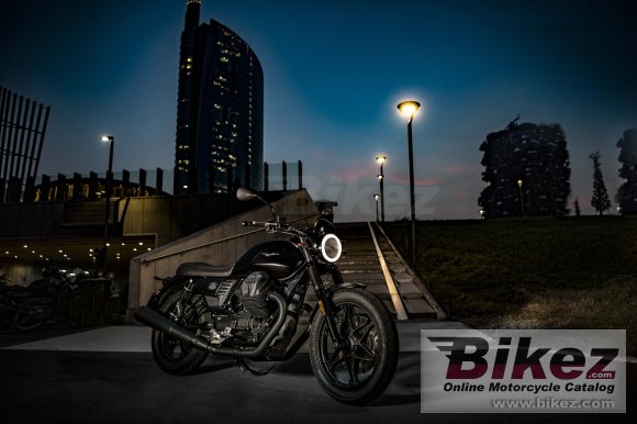 2020 Moto Guzzi V7 III Stone Night Pack