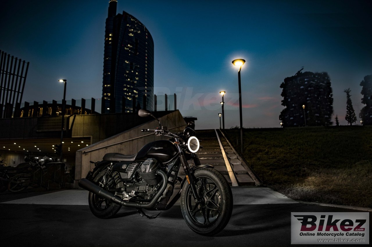 Moto Guzzi V7 III Stone Night Pack