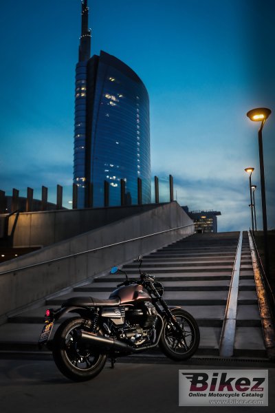 2020 Moto Guzzi V7 III Stone Night Pack