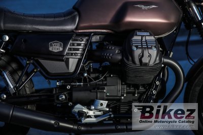 2020 Moto Guzzi V7 III Stone Night Pack