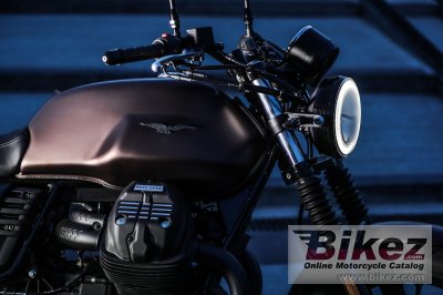 2020 Moto Guzzi V7 III Stone Night Pack