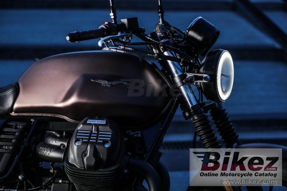 2020 Moto Guzzi V7 III Stone Night Pack