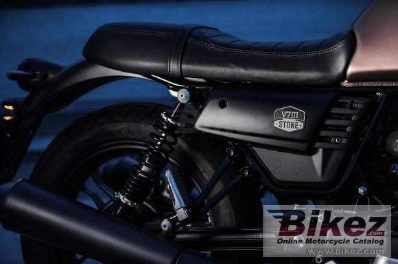 2020 Moto Guzzi V7 III Stone Night Pack