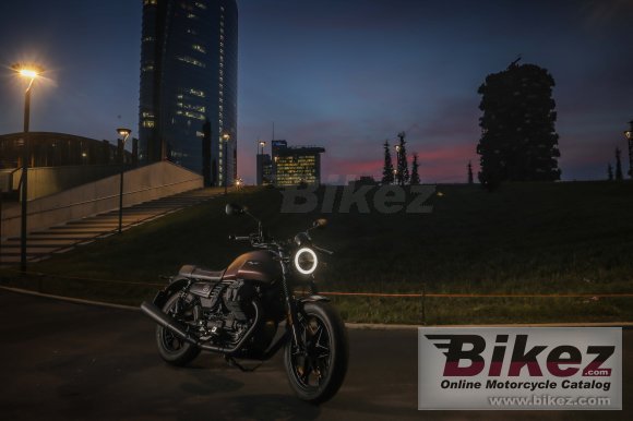 2020 Moto Guzzi V7 III Stone Night Pack