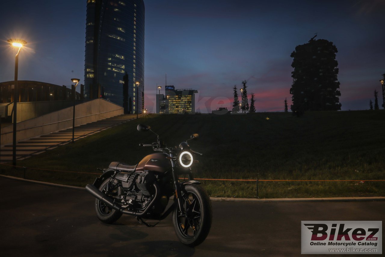 Moto Guzzi V7 III Stone Night Pack