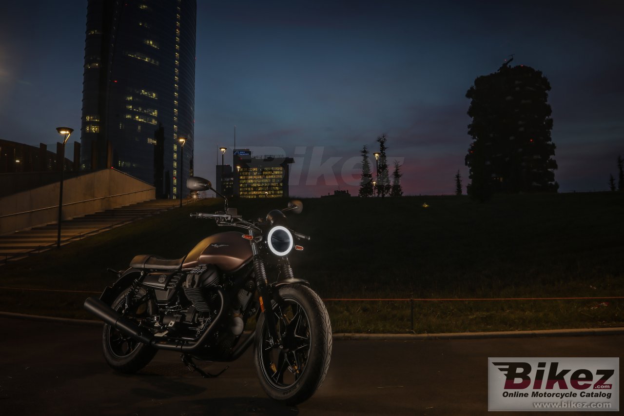 Moto Guzzi V7 III Stone Night Pack