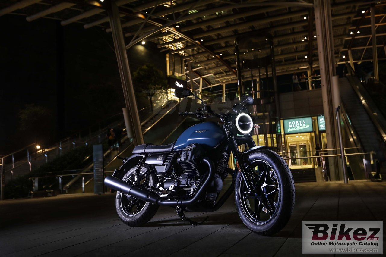 Moto Guzzi V7 III Stone Night Pack