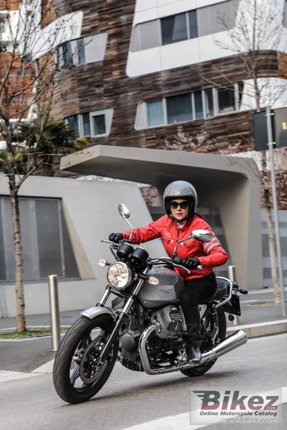 2020 Moto Guzzi V7III Milano