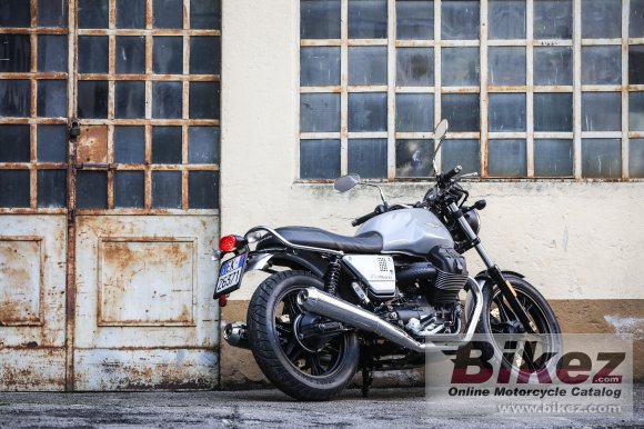 2020 Moto Guzzi V7III Milano