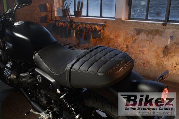 2021 Moto Guzzi V7 Stone