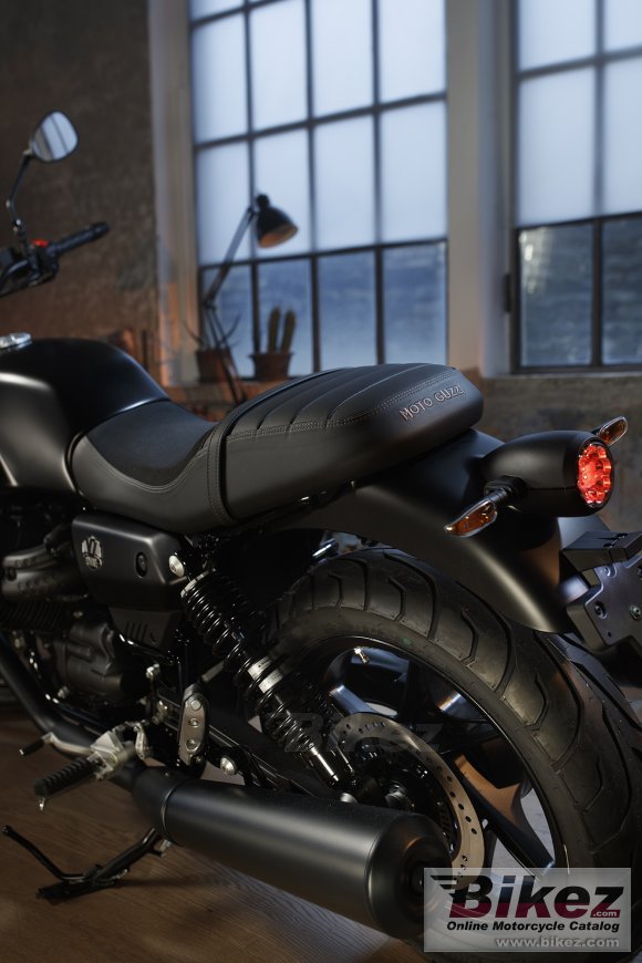 2021 Moto Guzzi V7 Stone