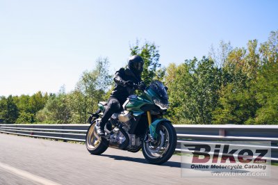 2022 Moto Guzzi V100 Mandello