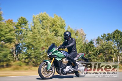 2022 Moto Guzzi V100 Mandello