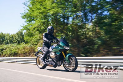 2022 Moto Guzzi V100 Mandello