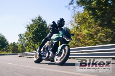 2022 Moto Guzzi V100 Mandello