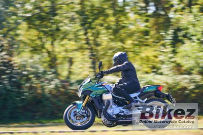 2022 Moto Guzzi V100 Mandello