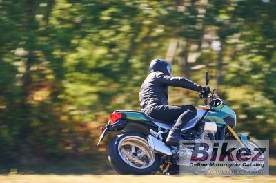 2022 Moto Guzzi V100 Mandello