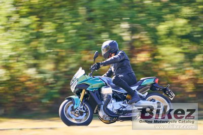 2022 Moto Guzzi V100 Mandello